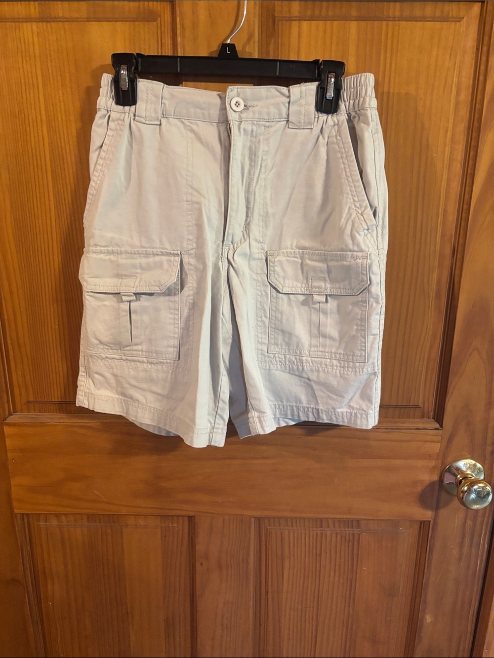 Basic Editions Men's Cargo Shorts in Light Tan